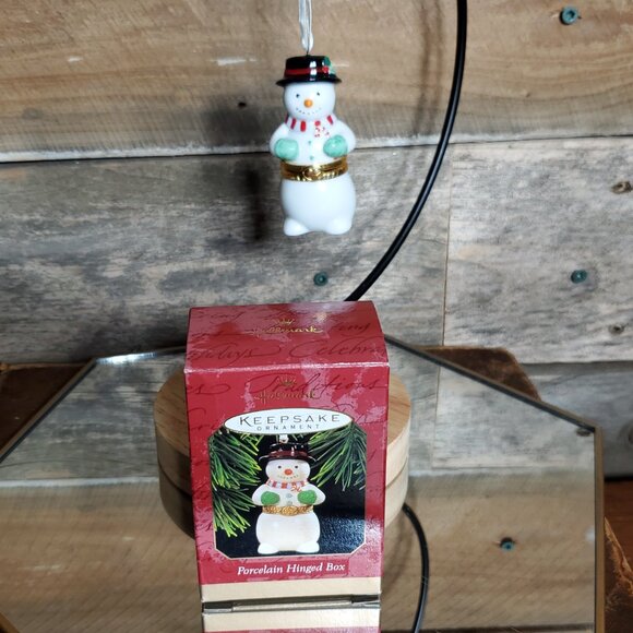 1997 Hallmark Keepsake Ornament - Snowman Porcelain Hinged Box. - Picture 8 of 8